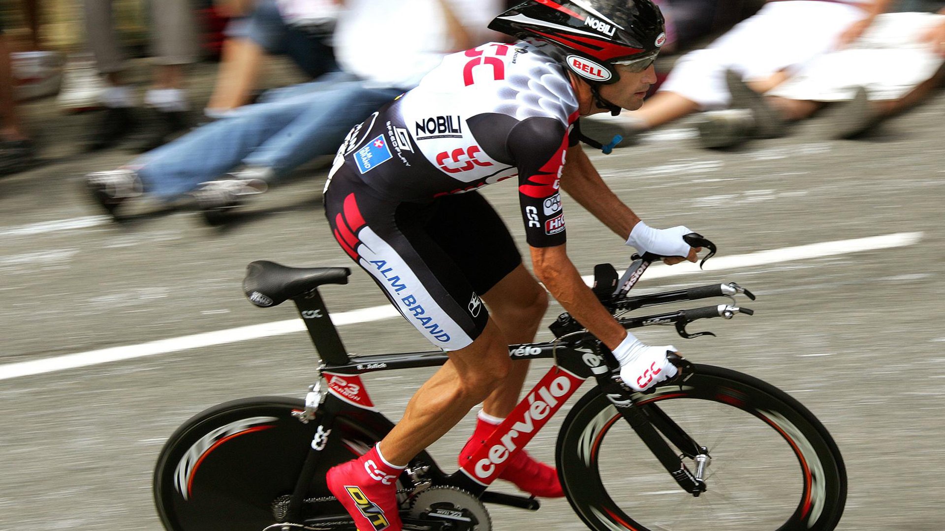 西甲德比硝烟未散，北欧海盗已吹响冲锋号，足球如何成为现代人的精神战场？